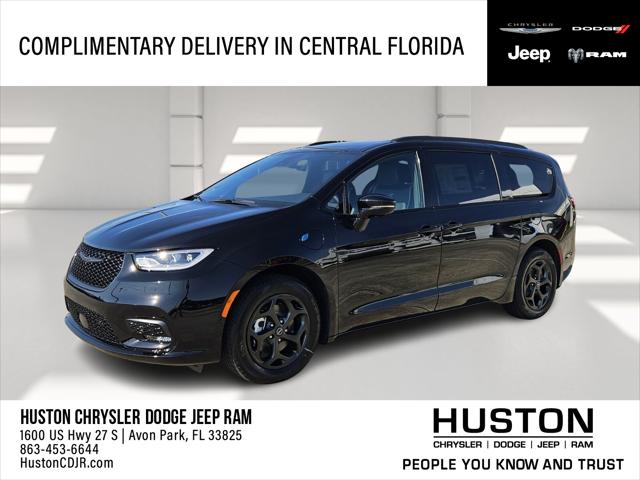 2025 Chrysler Pacifica Hybrid PACIFICA PLUG-IN HYBRID S APPEARANCE