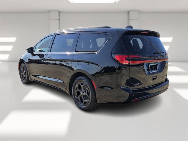 2025 Chrysler Pacifica Hybrid PACIFICA PLUG-IN HYBRID S APPEARANCE