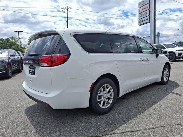 2025 Chrysler Voyager VOYAGER LX