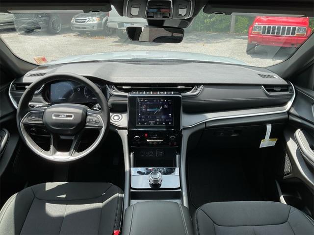 2025 Jeep Grand Cherokee GRAND CHEROKEE L LAREDO X 4X4