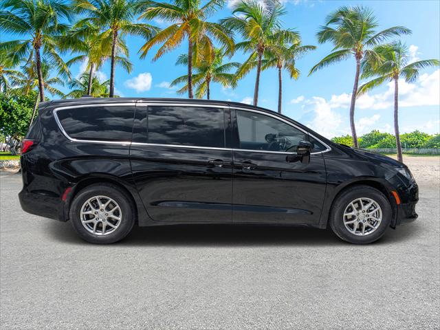 2025 Chrysler Voyager VOYAGER LX