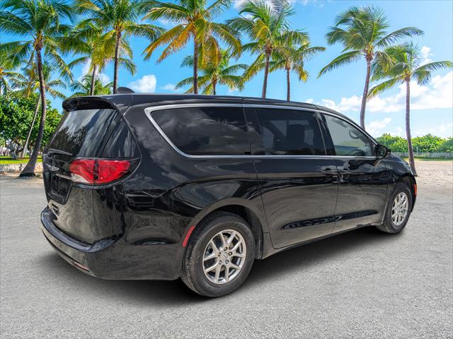 2025 Chrysler Voyager VOYAGER LX