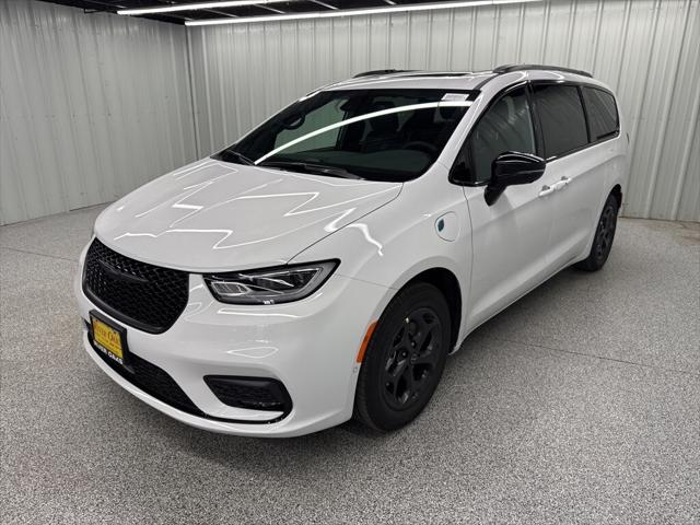 2025 Chrysler Pacifica Hybrid PACIFICA PLUG-IN HYBRID S APPEARANCE