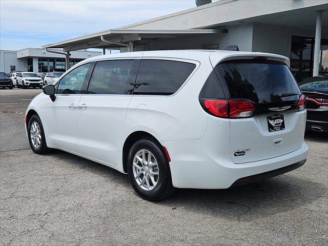 2025 Chrysler Voyager VOYAGER LX
