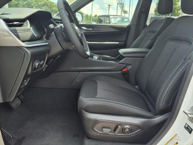 2025 Jeep Grand Cherokee GRAND CHEROKEE L LAREDO X 4X4