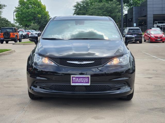 2025 Chrysler Voyager VOYAGER LX