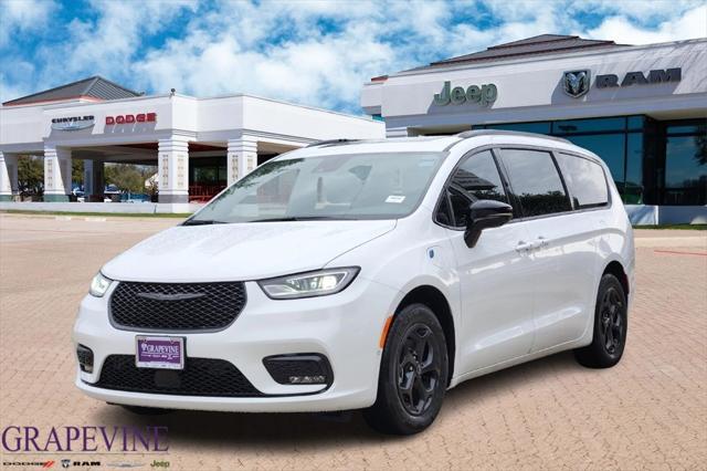 2025 Chrysler Pacifica Hybrid PACIFICA PLUG-IN HYBRID S APPEARANCE