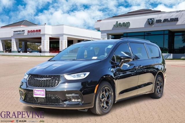 2025 Chrysler Pacifica Hybrid PACIFICA PLUG-IN HYBRID S APPEARANCE