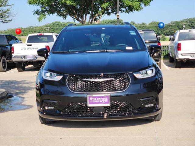 2025 Chrysler Pacifica Hybrid PACIFICA PLUG-IN HYBRID S APPEARANCE