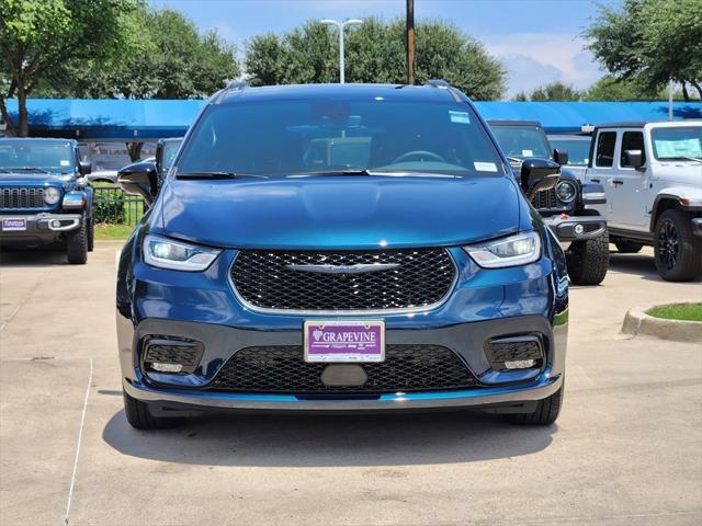 2025 Chrysler Pacifica Hybrid PACIFICA PLUG-IN HYBRID S APPEARANCE