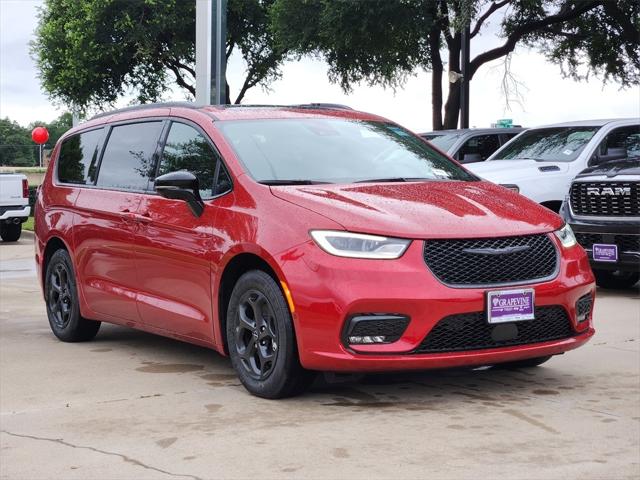 2025 Chrysler Pacifica Hybrid PACIFICA PLUG-IN HYBRID S APPEARANCE