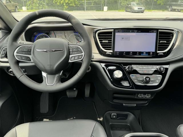 2025 Chrysler Pacifica PACIFICA SELECT AWD