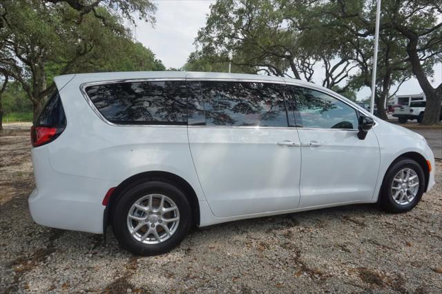 2025 Chrysler Voyager VOYAGER LX