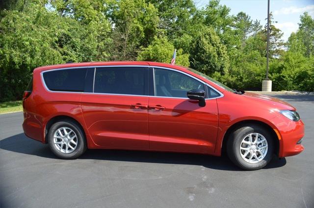 2025 Chrysler Voyager VOYAGER LX