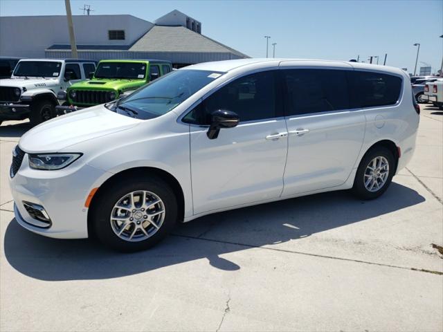 2025 Chrysler Pacifica PACIFICA SELECT