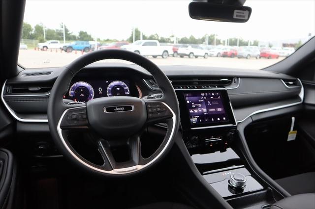 2025 Jeep Grand Cherokee GRAND CHEROKEE L LAREDO X 4X4