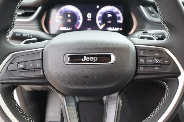2025 Jeep Grand Cherokee GRAND CHEROKEE L LAREDO X 4X4