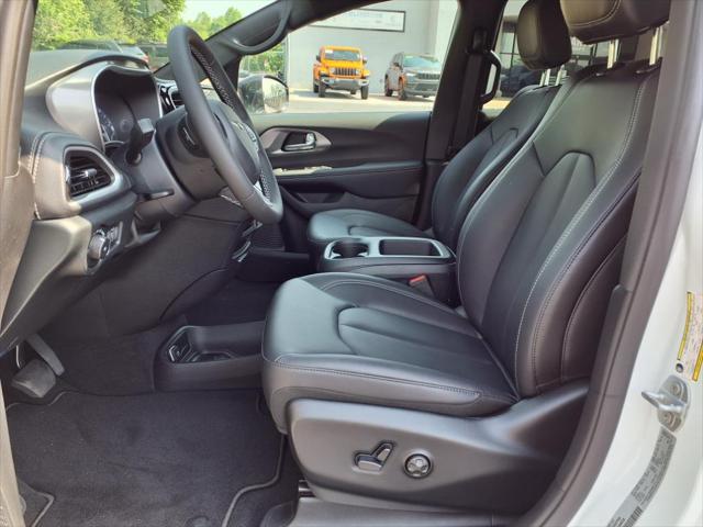 2025 Chrysler Pacifica PACIFICA SELECT