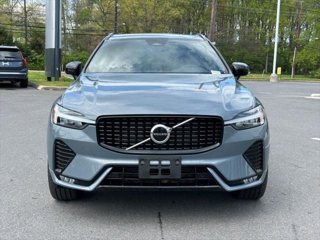2022 Volvo XC60 B5 R-Design