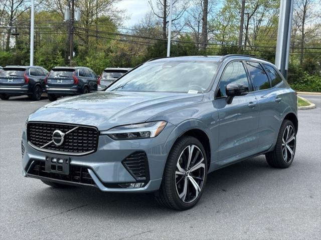 2022 Volvo XC60 B5 R-Design