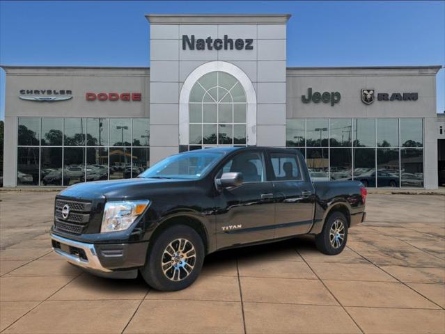 2023 Nissan TITAN Crew Cab SV 4x2