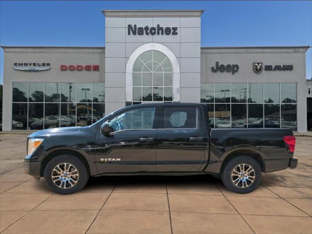 2023 Nissan TITAN Crew Cab SV 4x2