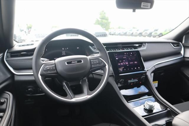 2025 Jeep Grand Cherokee GRAND CHEROKEE LAREDO 4X2