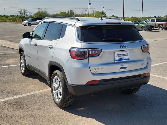 2025 Jeep Compass COMPASS LATITUDE 4X4
