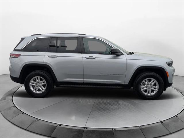 2022 Jeep Grand Cherokee Laredo 4x2