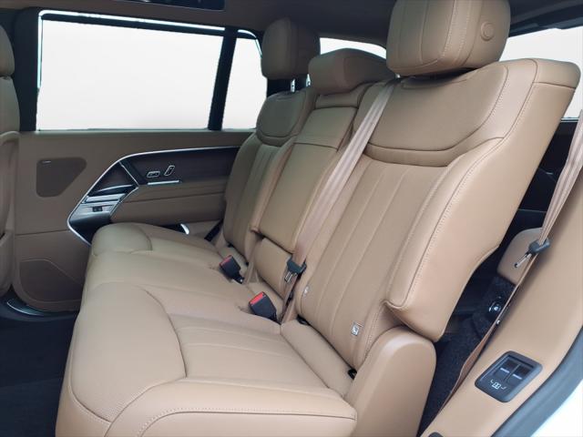 2025 Land Rover Range Rover P530 SE 7 Seat