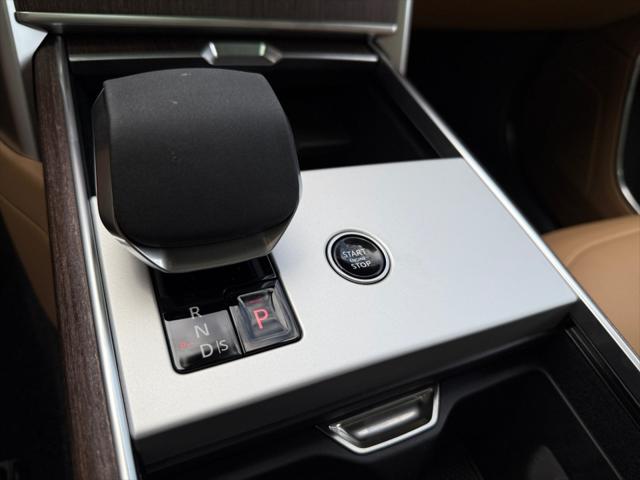 2025 Land Rover Range Rover P530 SE 7 Seat