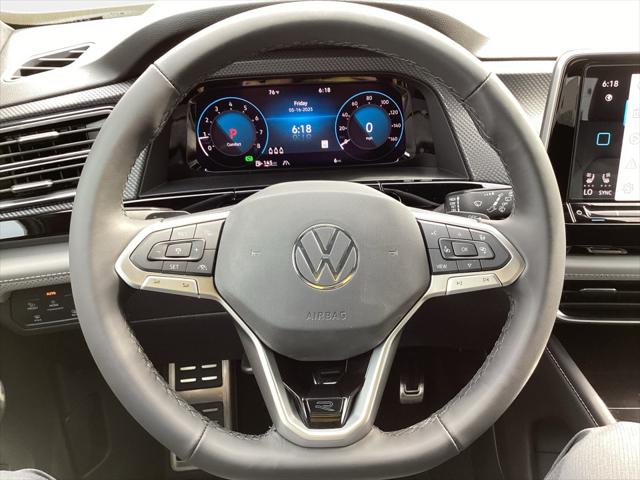 2025 Volkswagen Atlas Cross Sport 2.0T SEL R-Line Black