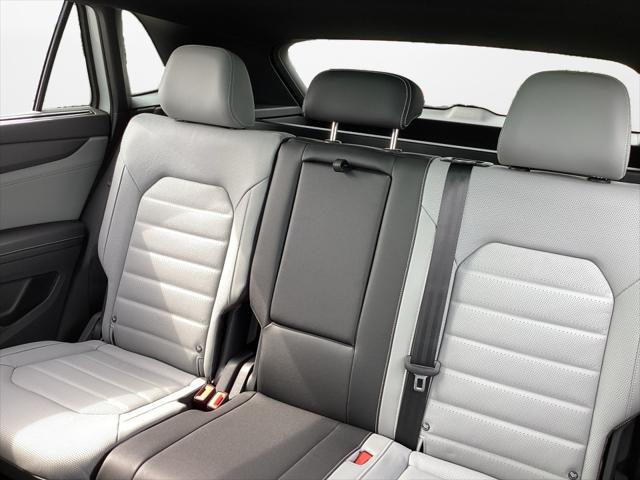 2025 Volkswagen Atlas Cross Sport 2.0T SEL R-Line Black