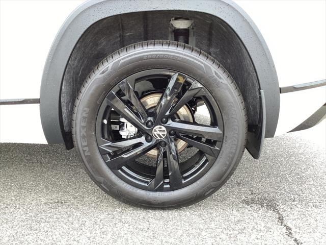 2025 Volkswagen Atlas Cross Sport 2.0T SEL R-Line Black