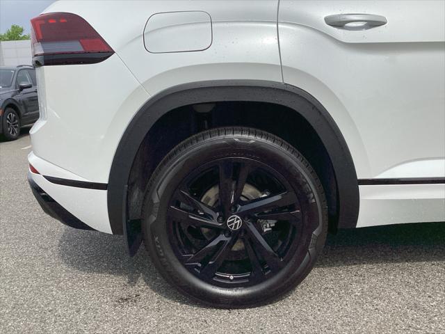 2025 Volkswagen Atlas Cross Sport 2.0T SEL R-Line Black