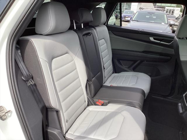 2025 Volkswagen Atlas Cross Sport 2.0T SEL R-Line Black