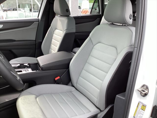2025 Volkswagen Atlas Cross Sport 2.0T SEL R-Line Black