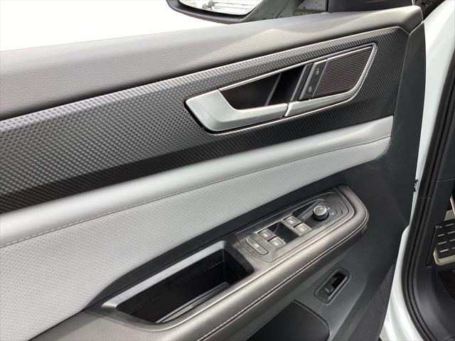 2025 Volkswagen Atlas Cross Sport 2.0T SEL R-Line Black