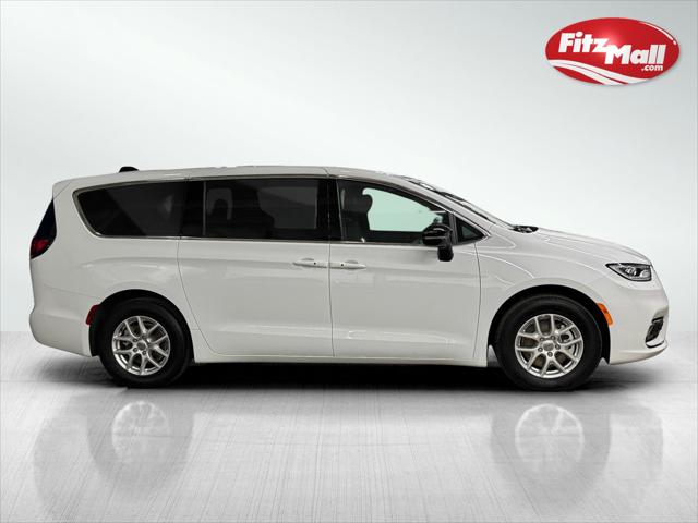2024 Chrysler Pacifica Touring