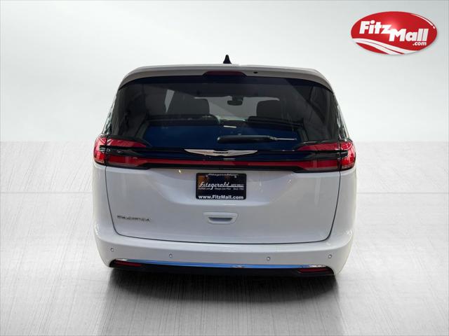 2024 Chrysler Pacifica Touring