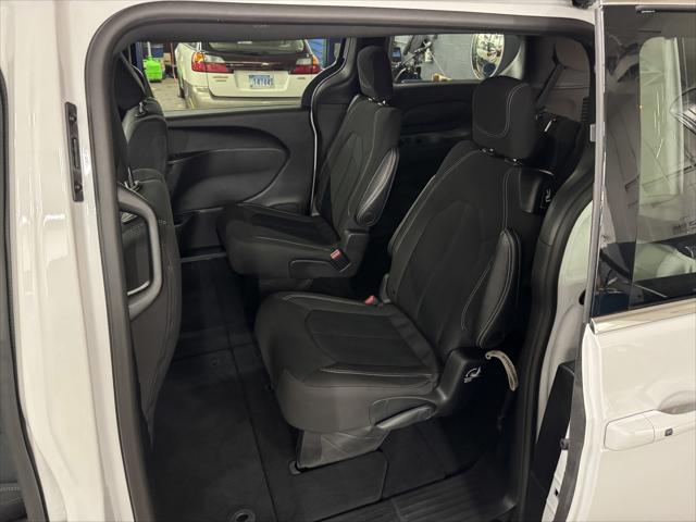 2024 Chrysler Pacifica Touring