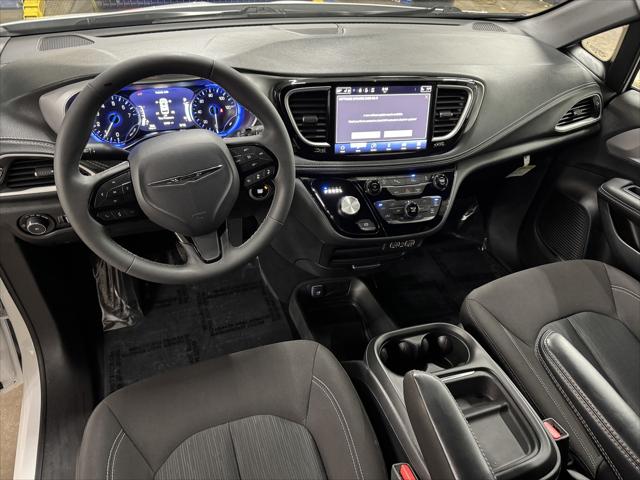 2024 Chrysler Pacifica Touring