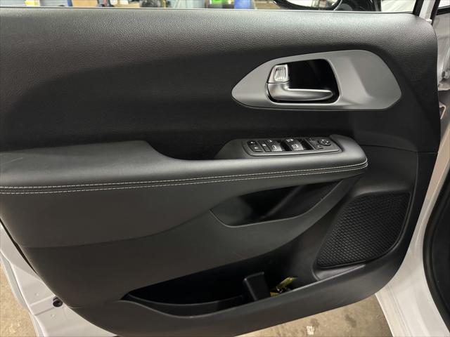 2024 Chrysler Pacifica Touring