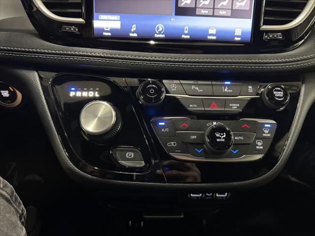 2024 Chrysler Pacifica Touring