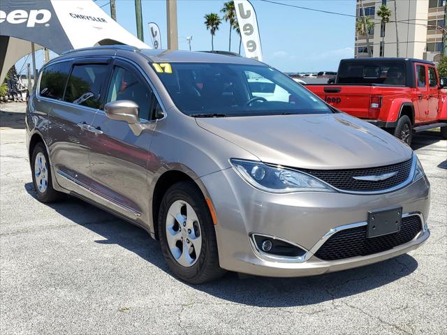 2017 Chrysler Pacifica Touring-L Plus