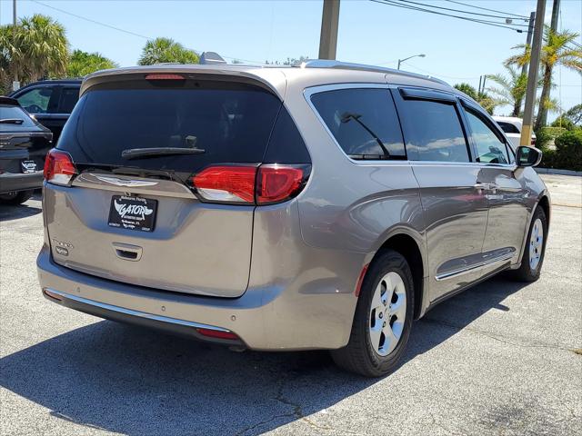 2017 Chrysler Pacifica Touring-L Plus