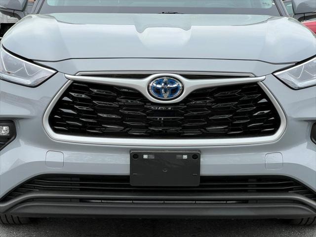 2023 Toyota Highlander Hybrid XLE Bronze