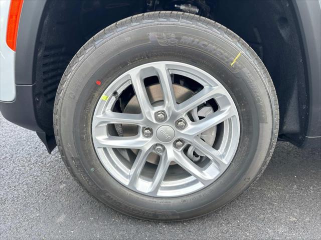 2025 Jeep Grand Cherokee GRAND CHEROKEE LAREDO X 4X2