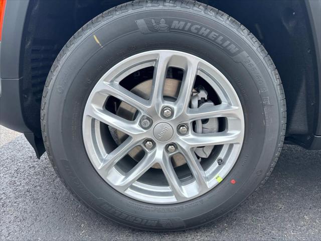 2025 Jeep Grand Cherokee GRAND CHEROKEE LAREDO X 4X2