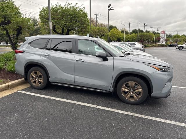 2023 Toyota Highlander Hybrid XLE Bronze
